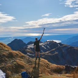 Shaun gets Stuck and Hovey Hits his Head